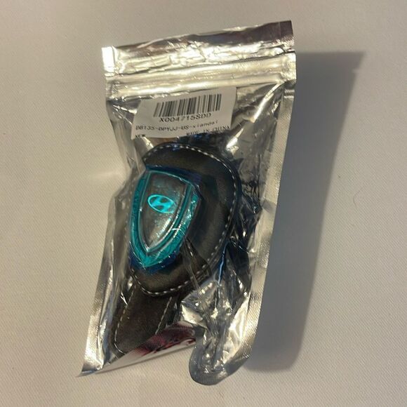 Hyundai Sunglass Holder for Car with Logo Black PU Leather NWT - Picture 7 of 7